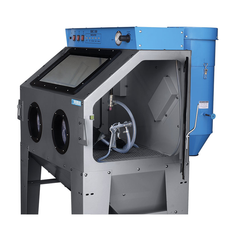 Sandblast cabinet with vacuum