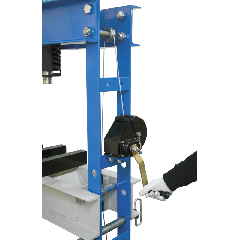 Hydraulic shop press with manual pneumatic control